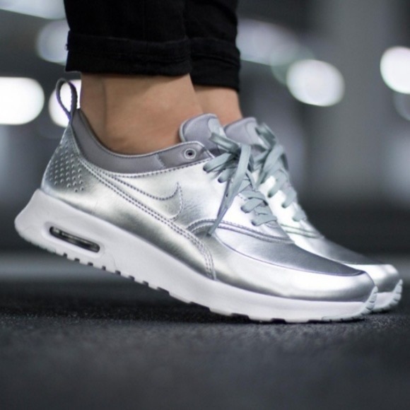NWT Nike Air Max Thea SE Metallic Lace Up Sneakers - Picture 2 of 3